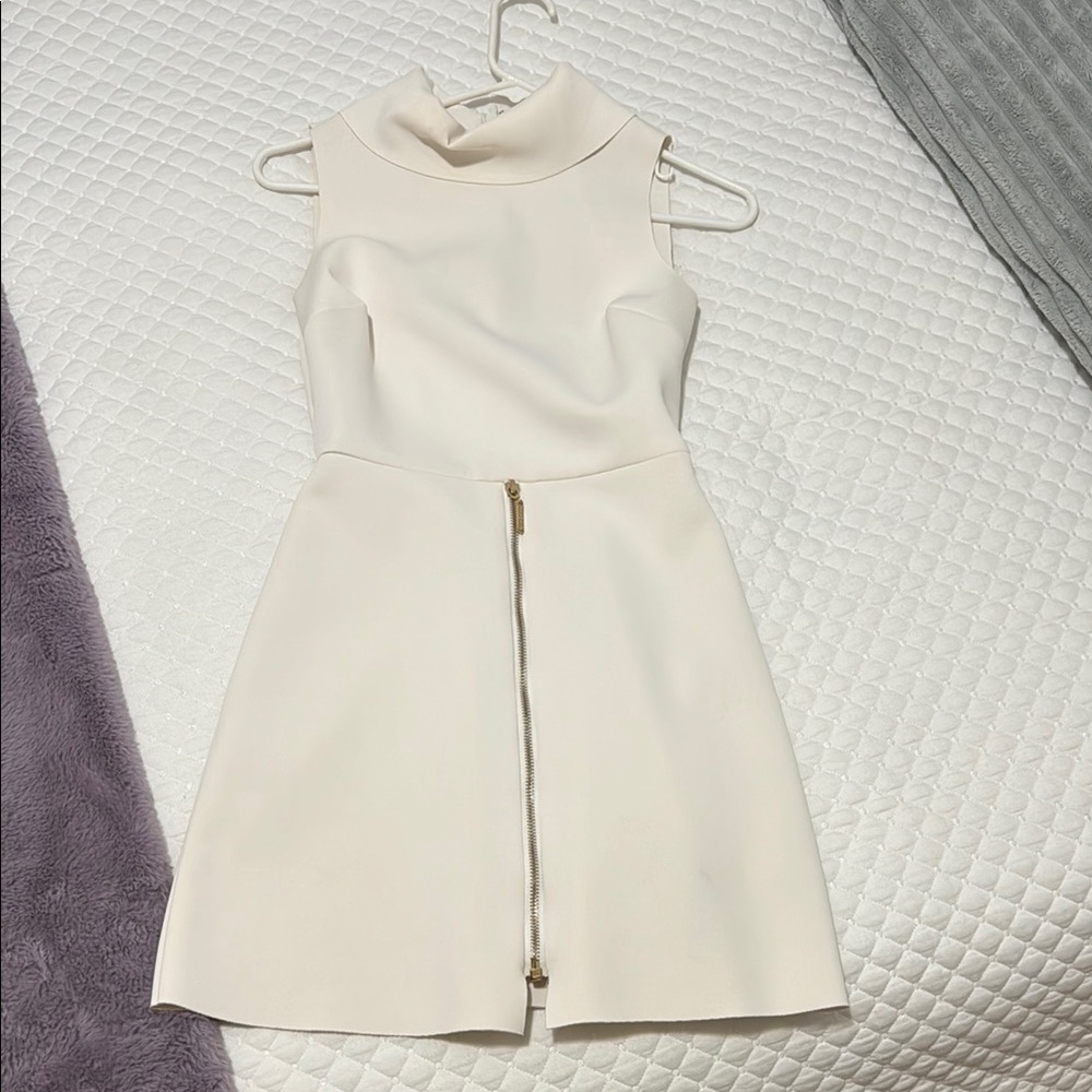 Elegant White Sleeveless Dress